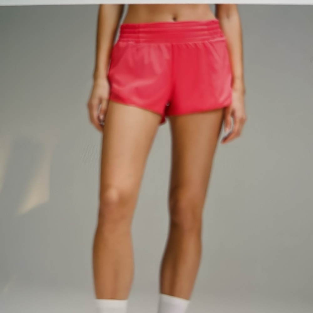 Lululemon Hotty hot high rise lined shorts 2.5
